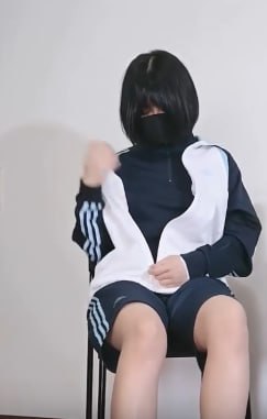每日推荐 短发少女偷看漫画被发现后遭威胁被迫进行高强度性行为展示