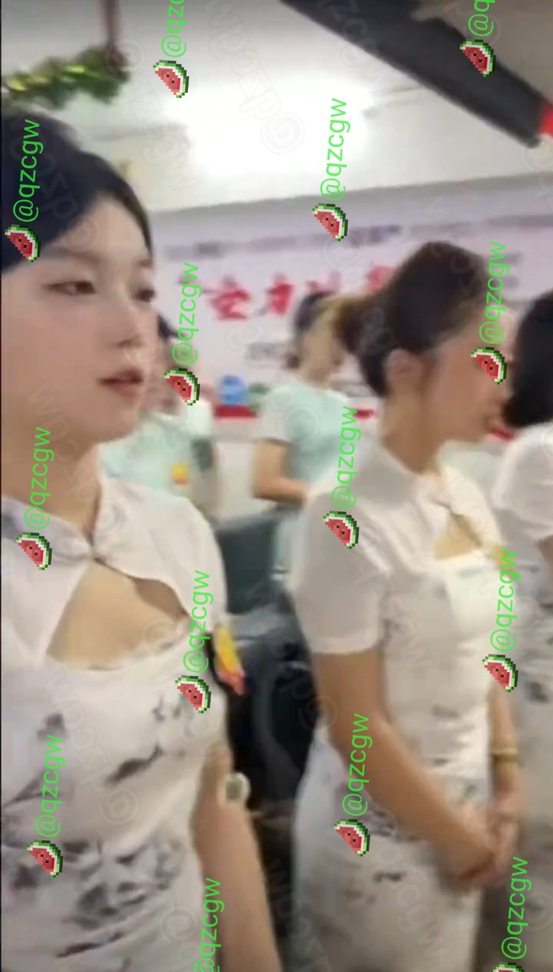 某足疗店技师内部培训视频流出展示旗袍制服集体集合场面