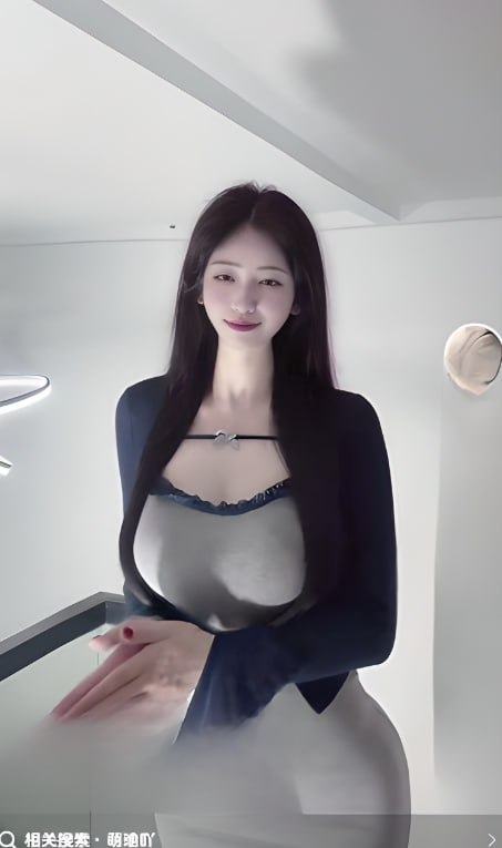 抖音网红李千玥发布定制私拍视频展示深邃事业线与丰腴肉感身材