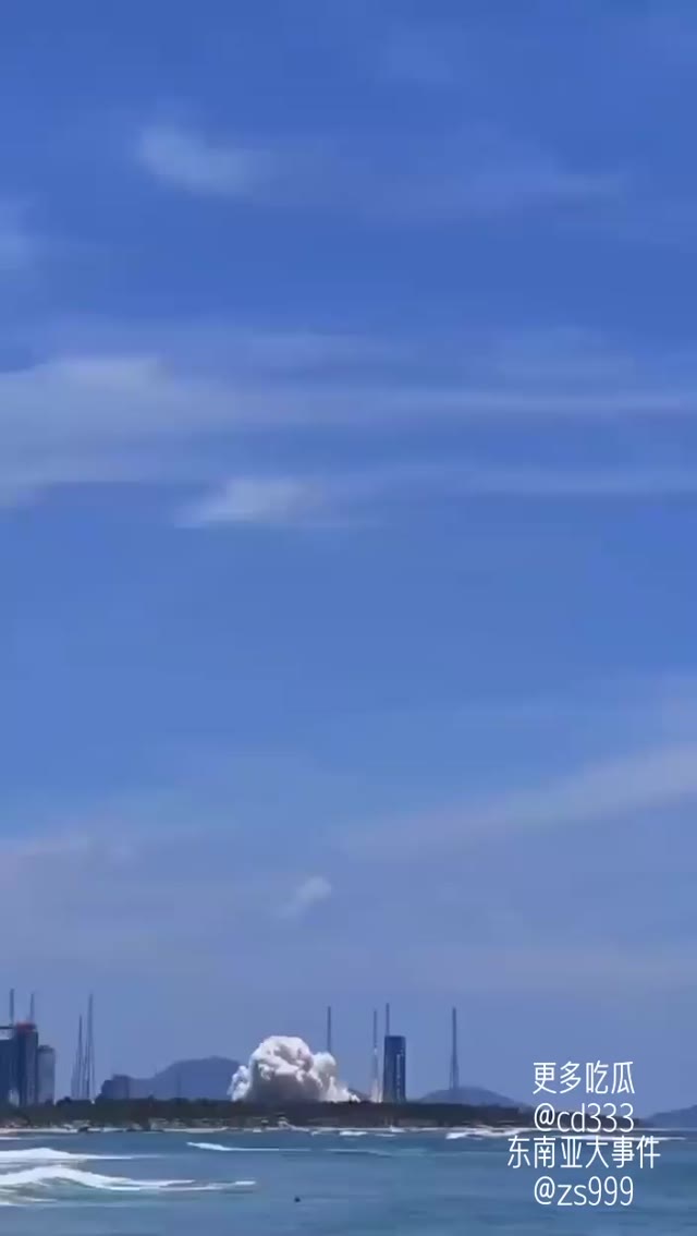 长征十二号运载火箭于文昌航天发射场成功腾空并刺破苍穹