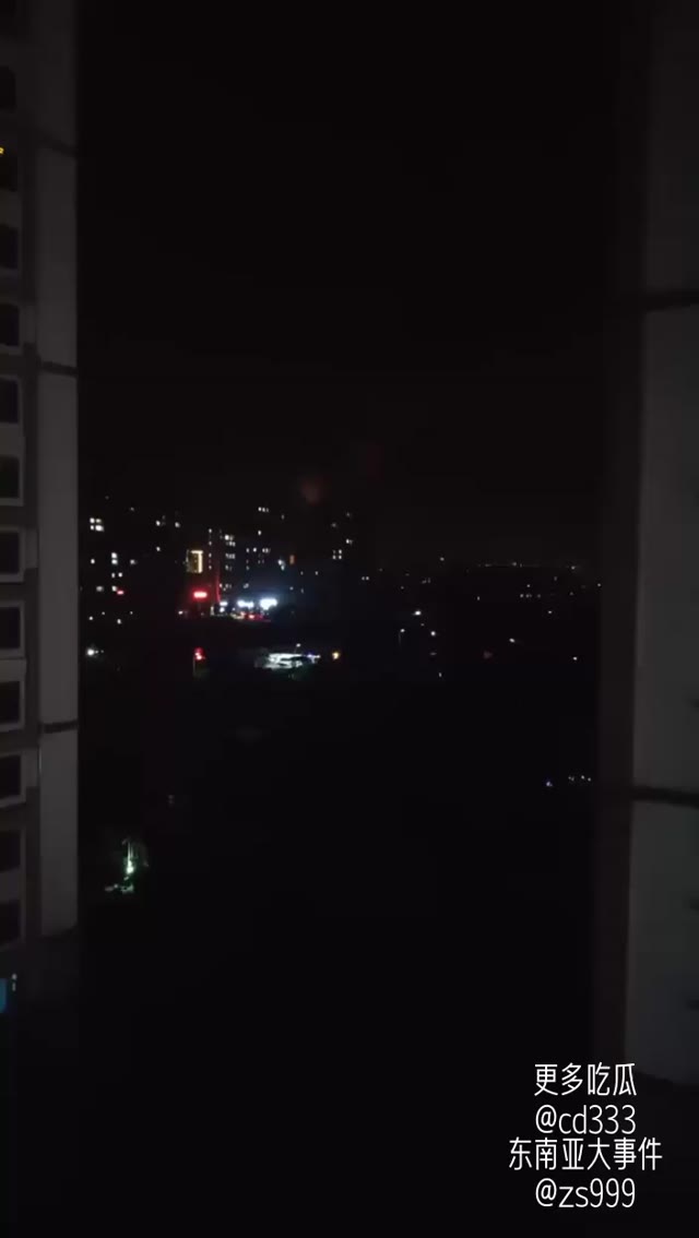 辽宁营口思拉堡温泉度假村突发火情并伴随爆炸声现场火光冲天