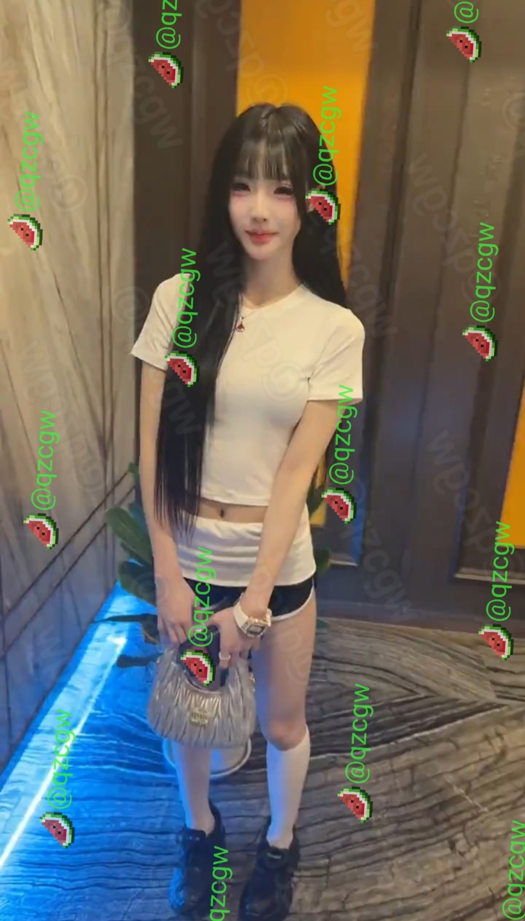 高端会员制会所揭秘顶级美女圈层与普通网红的审美鸿沟