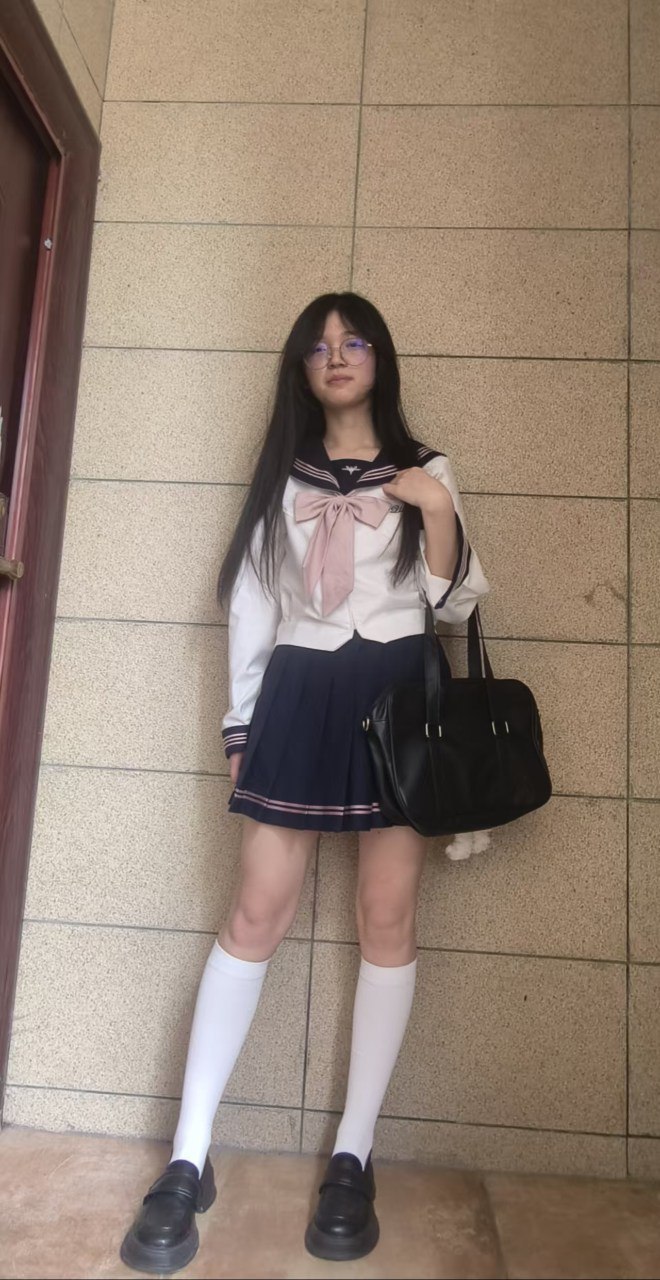 浙江丽水清纯眼镜妹童青青被男友拍摄调教视频并流出网络
