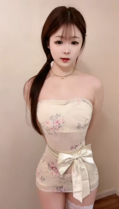 每日大赛 双马尾博主私下反差极大竟身着情趣皮裤与拉珠进行自慰