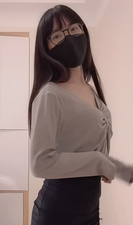 知名网红福利姬卯哥私密自慰视频流出黑丝诱惑镜头前高潮喷水