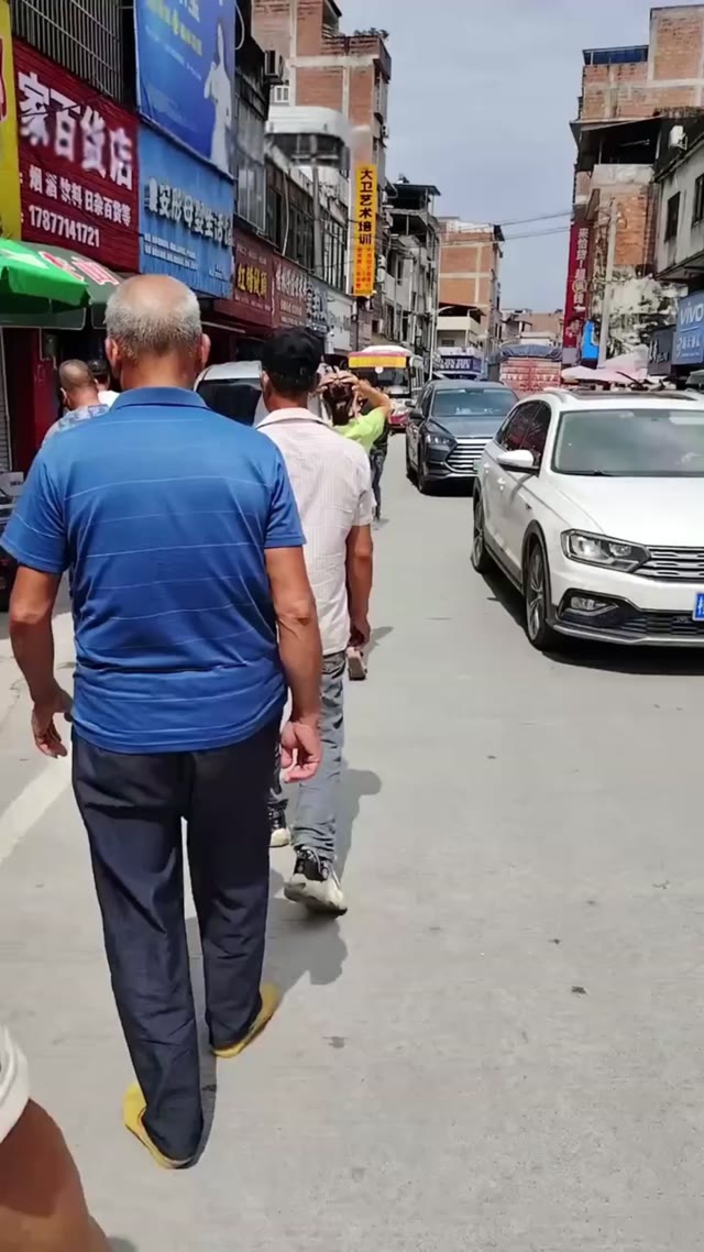 广西宾阳新桥镇中学发生坠楼悲剧导致一名十七岁女生不幸身亡