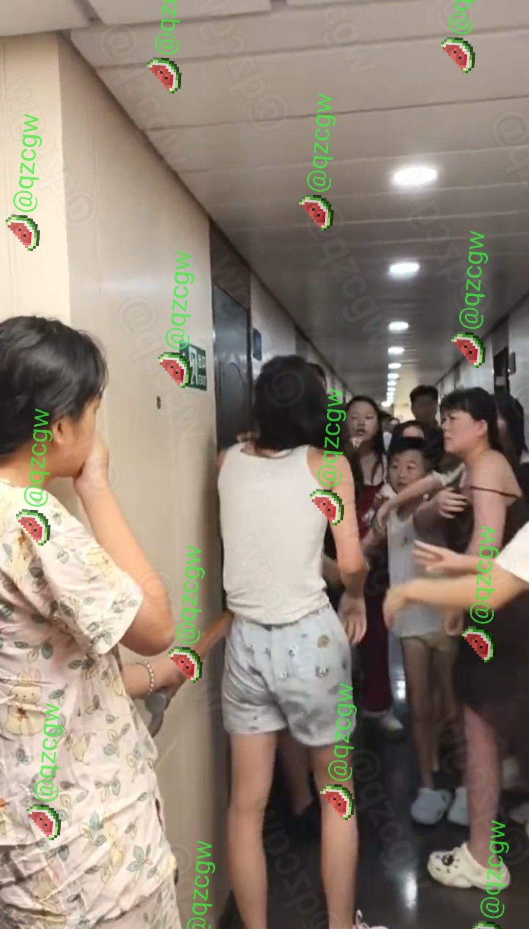 威海至首尔跨国轮船发生激烈肢体冲突多名中国女性当众群殴吓坏韩国乘客