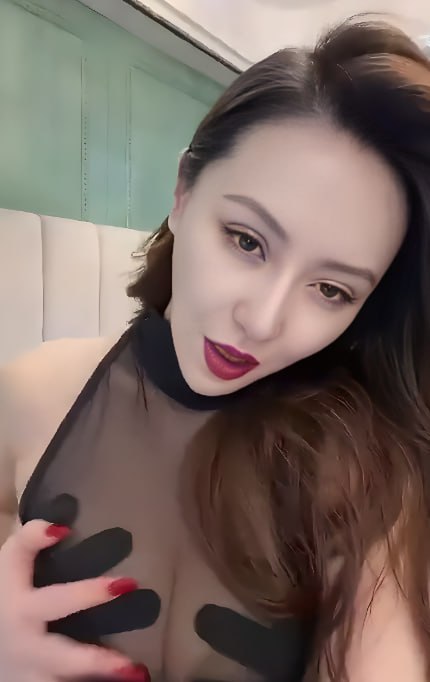 韩国抖音网红发布极度露骨私拍视频身着黑丝情趣内衣进行性暗示表演
