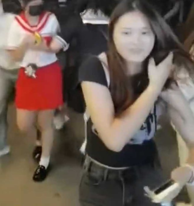 时代峰峻版权争议延烧至重庆线下抵制现场引发肢体冲突与男女对立