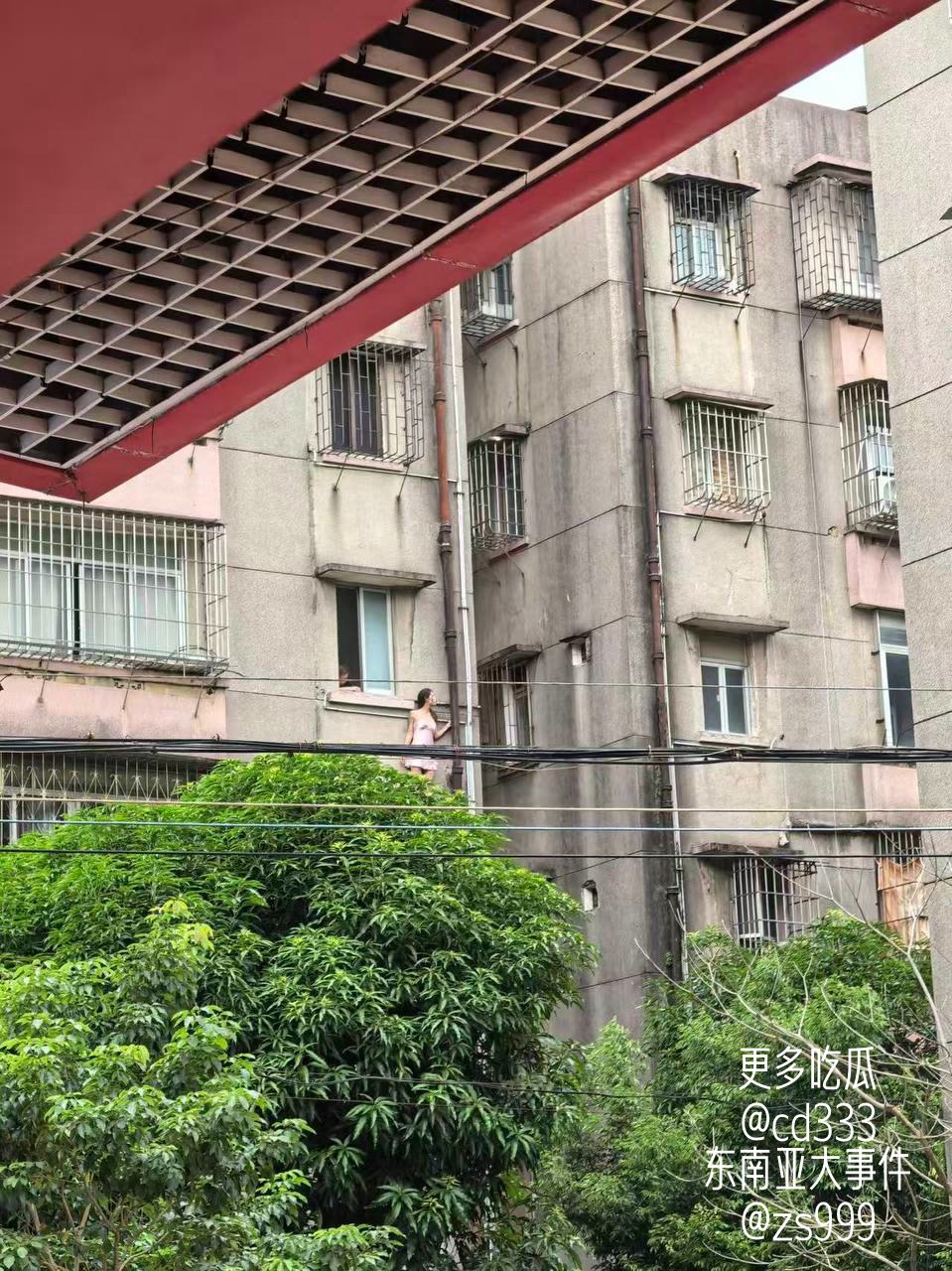 江门新会北园新村男子偷情被妻撞破后翻窗逃离现场