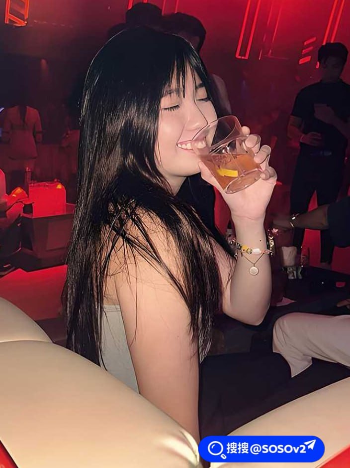 清纯网红leiloumeiys醉酒后遭男友强行侵犯并被偷录下露脸视频