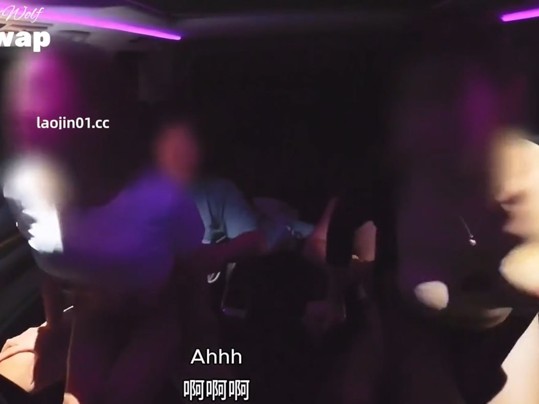 推特网红夫妻在私家车内进行换妻游戏挑战感官极限
