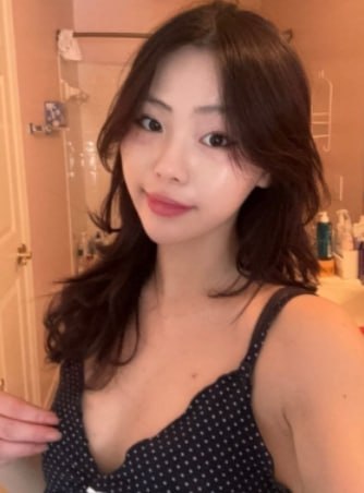 大一清纯女大学生私拍视频泄露遭金主远程调教并拍摄自慰画面