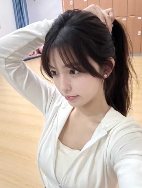 亲兄长趁妹妹玩游戏时对其实施性侵并拍摄视频流出