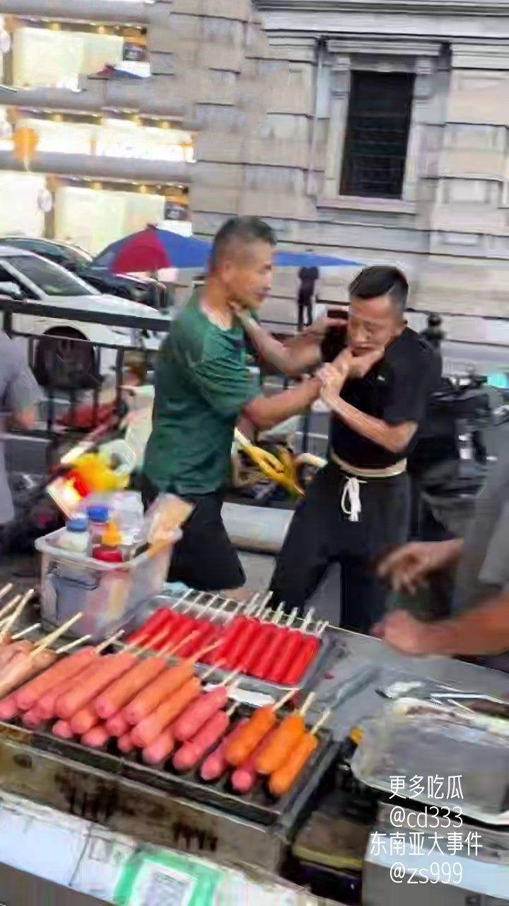 广州南方大厦七夕街头两男争夺一女引发肢体冲突现场失控