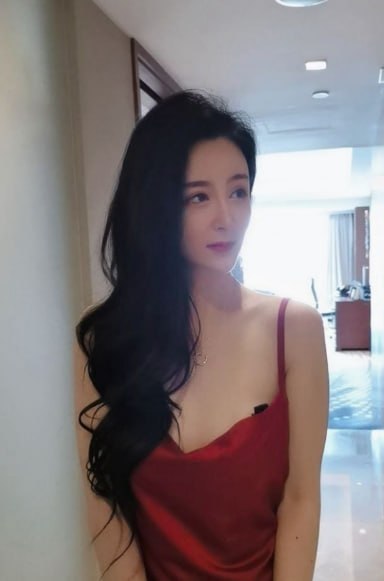 知名博主曼CC与男友酒店私密视频流出被曝浴缸激战细节