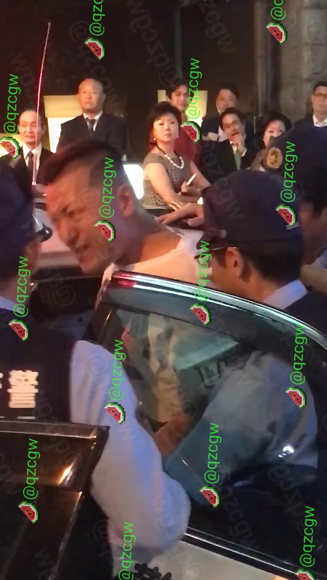 疑似关东连合成员大阪街头遭警方强行逮捕并激烈反抗