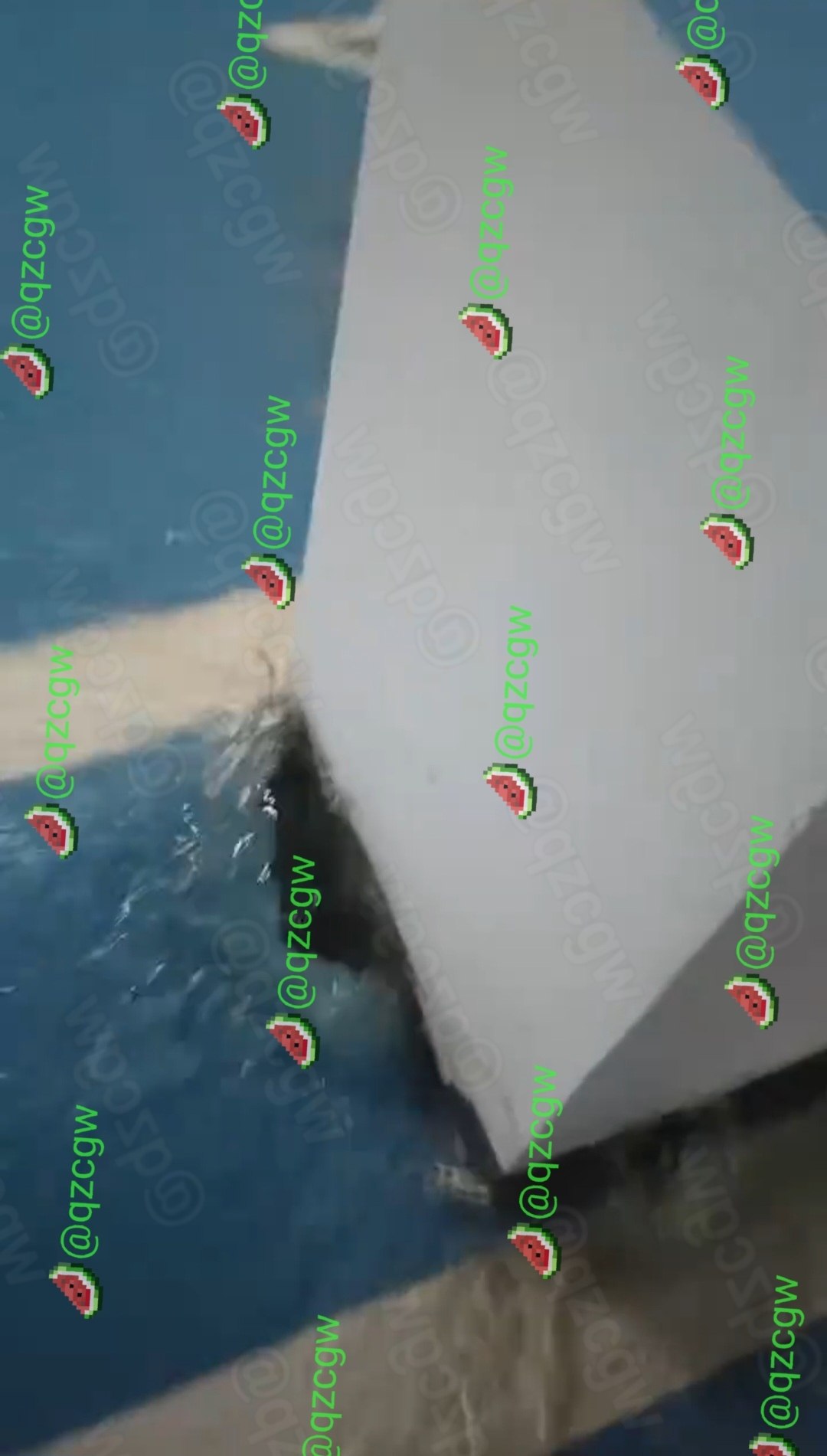 浙江湖州吴兴区某小区地下车库柱子渗水碎裂疑似筏板基础结构破坏