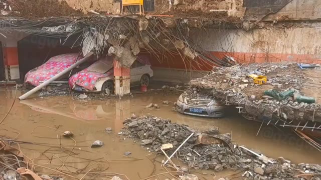 沈阳美的时代城小区地库突发大面积塌陷导致九十余户居民紧急撤离