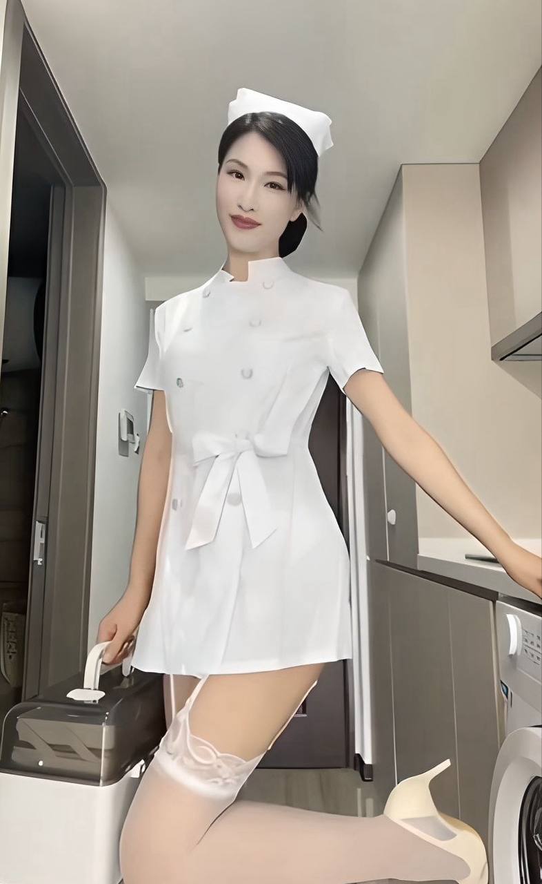坐拥三十万粉丝的魔都优雅名媛私下竟是拍摄制服诱惑的露骨魔女
