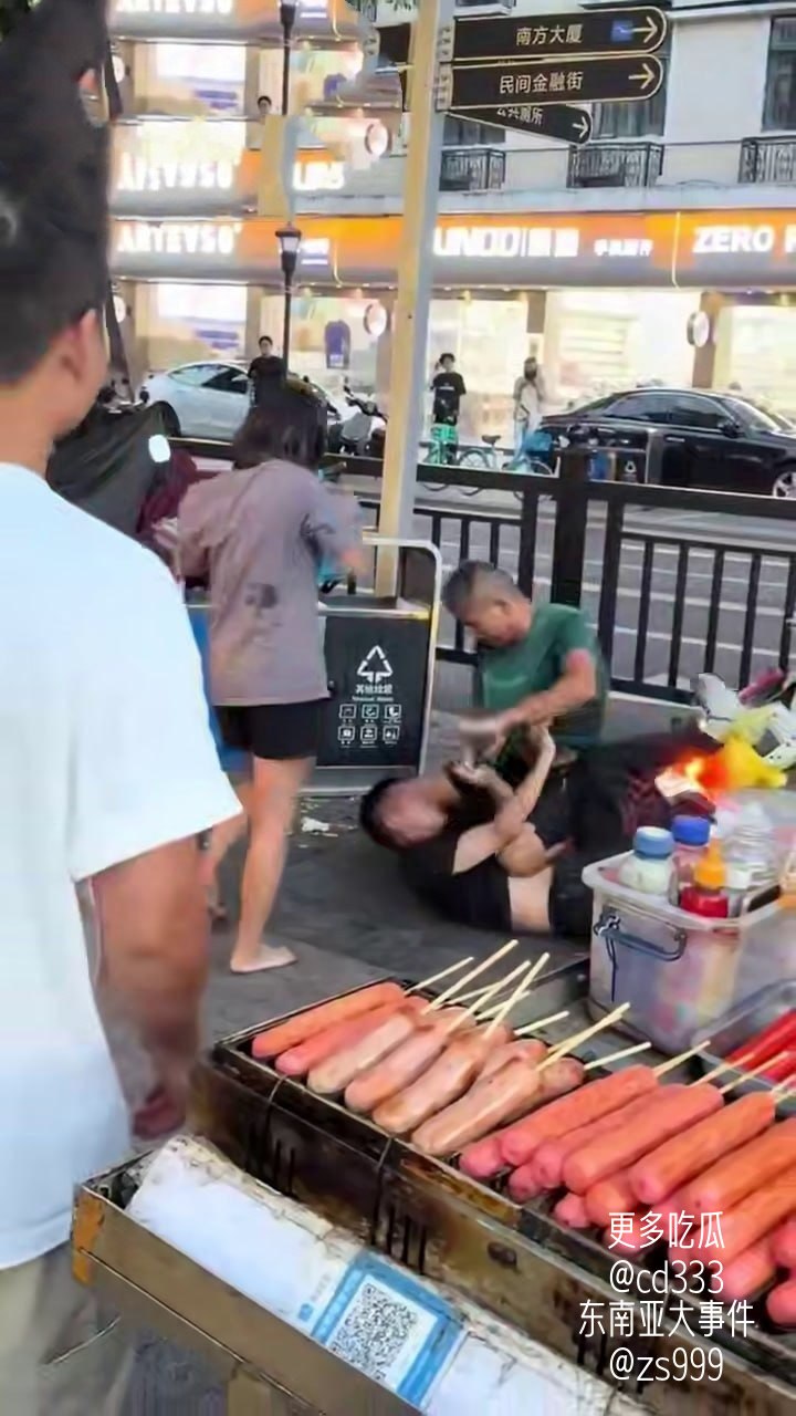 广州南方大厦七夕街头两男争夺一女引发肢体冲突现场失控