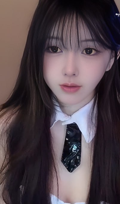 知名网红女神Hahahaha2身着情趣套装手持黄瓜直播自慰并潮喷