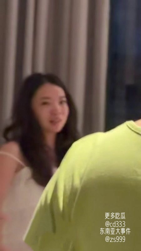 男子深夜与女子入住轩逸酒店被抓奸后光脚翻越高层阳台悬空逃生