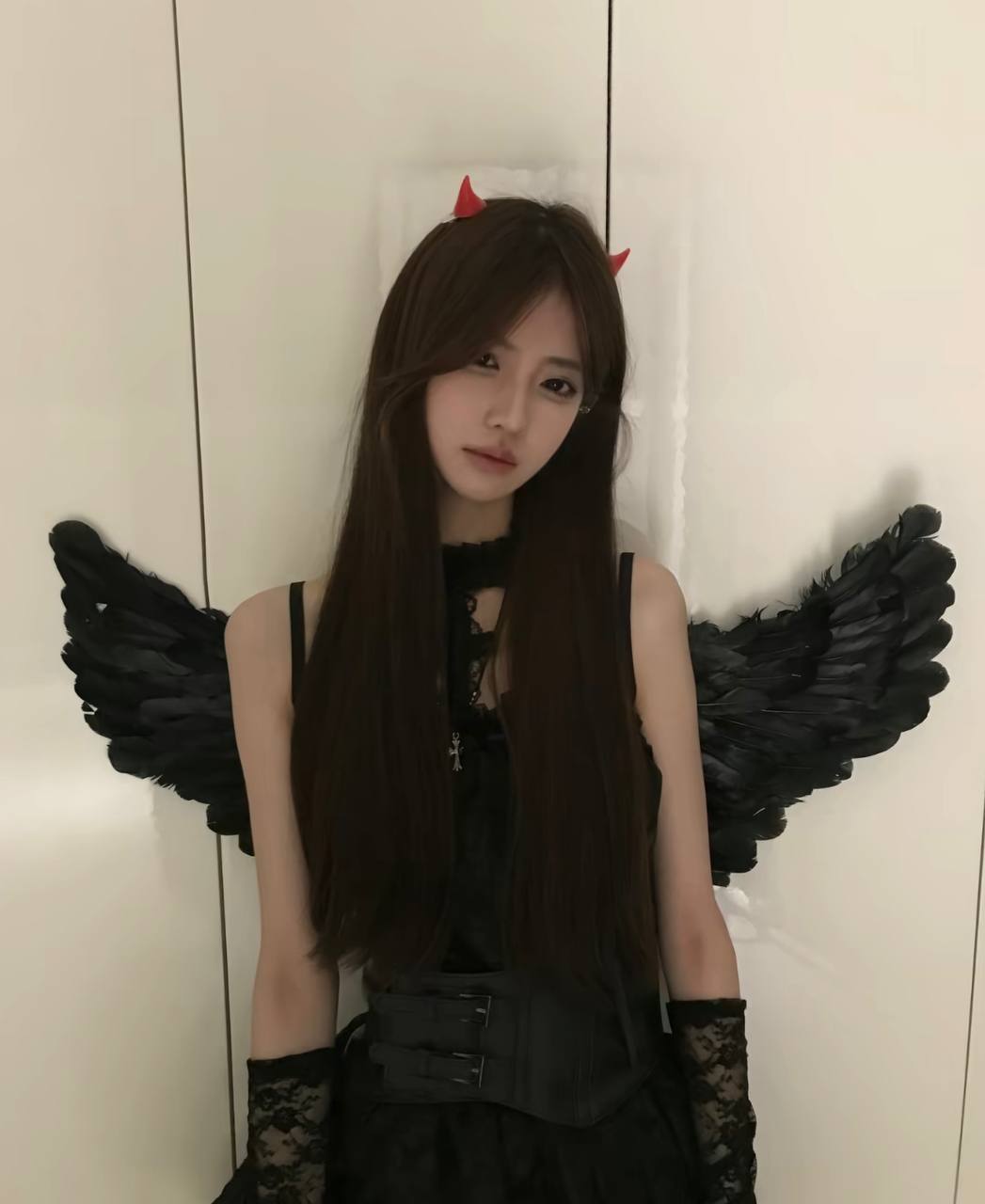 抖音网红戴馨菲清纯人设崩塌，因开盒网暴粉丝及私会榜一被曝性爱视频