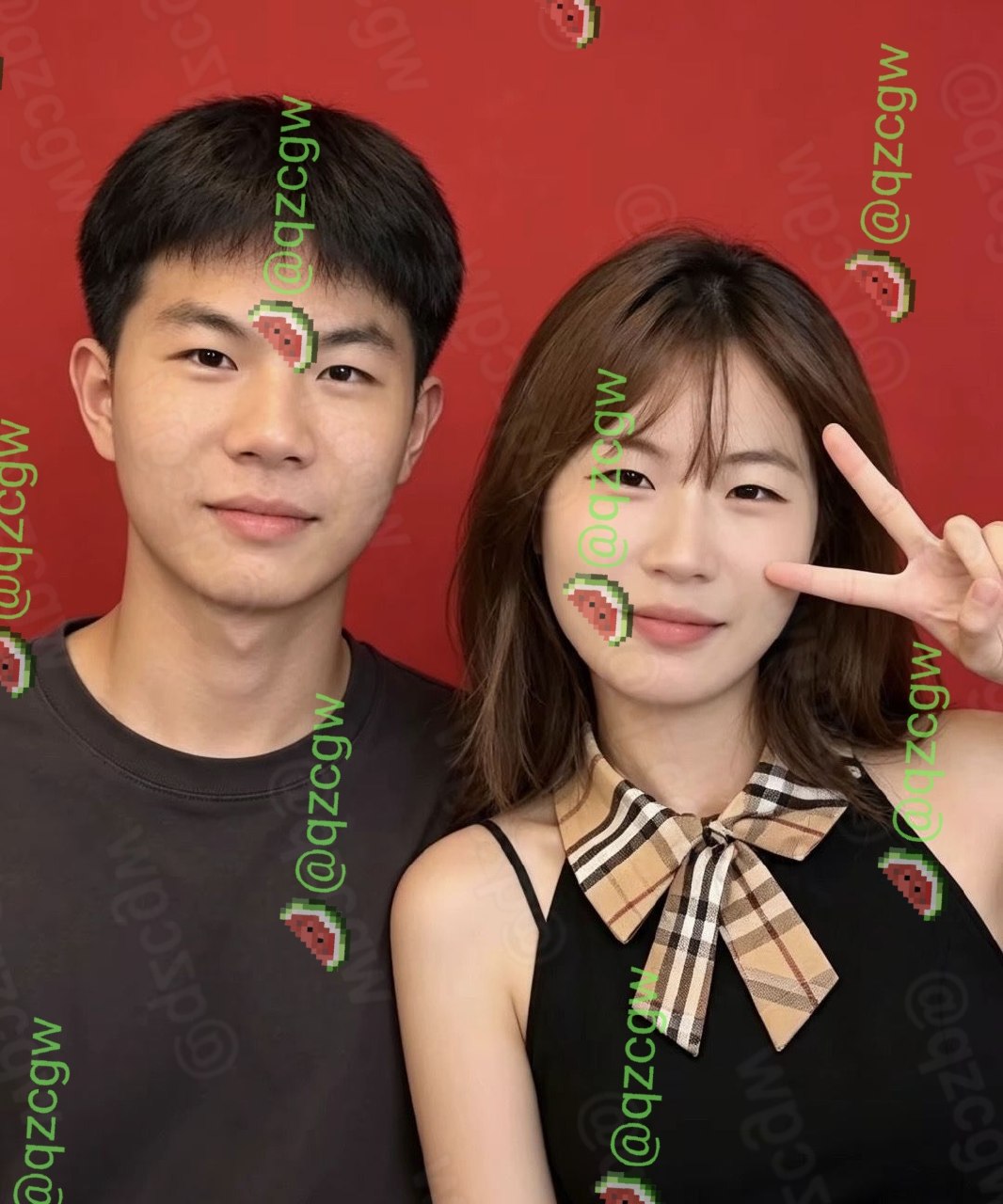 时代峰峻门口追星女孩王欣怡因黑称梗情绪失控当众辱骂并动手打人