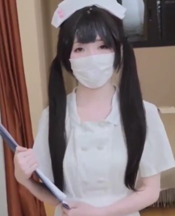 每日大赛 一名身着护士制服的双马尾嫩妹在情趣演绎中沦为泄欲工具