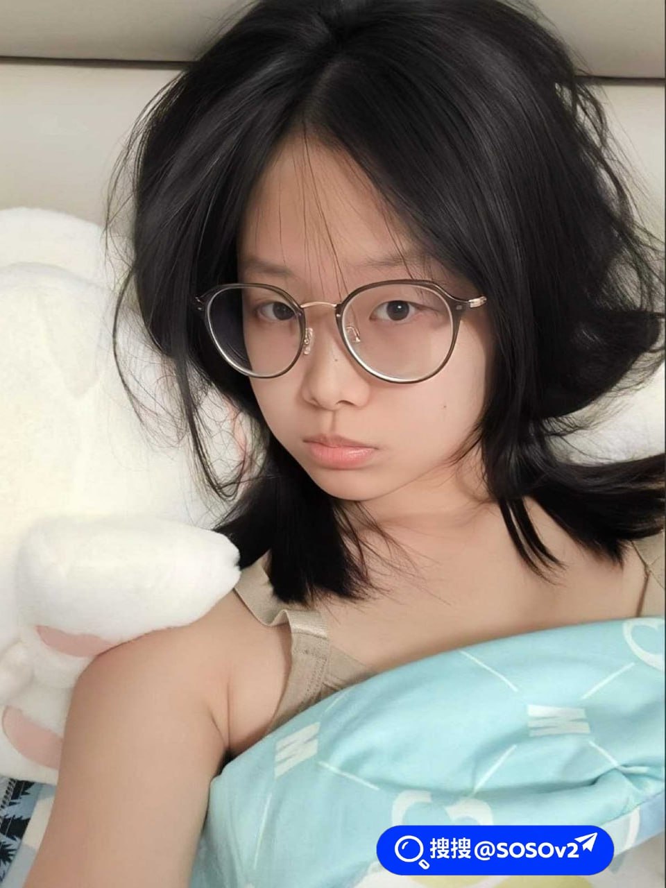 贵阳清纯女子罗依玲异地恋期间通过自慰视频勾引男友并发生无套性行为