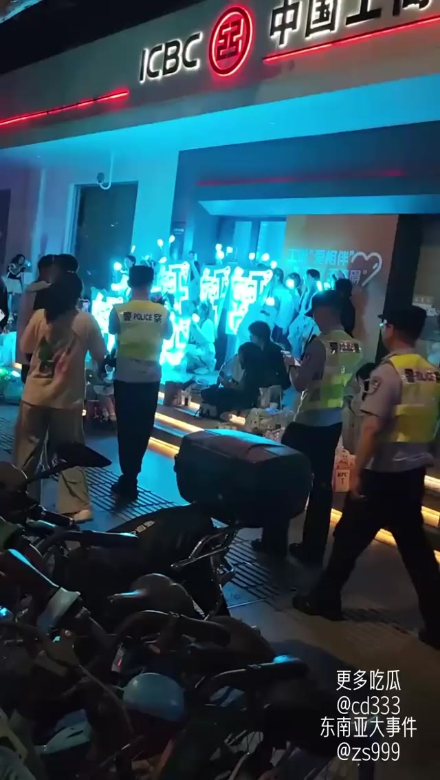 二三十岁成年人疯狂痴迷低龄偶像并称其为老公引发饭圈畸形审美争议