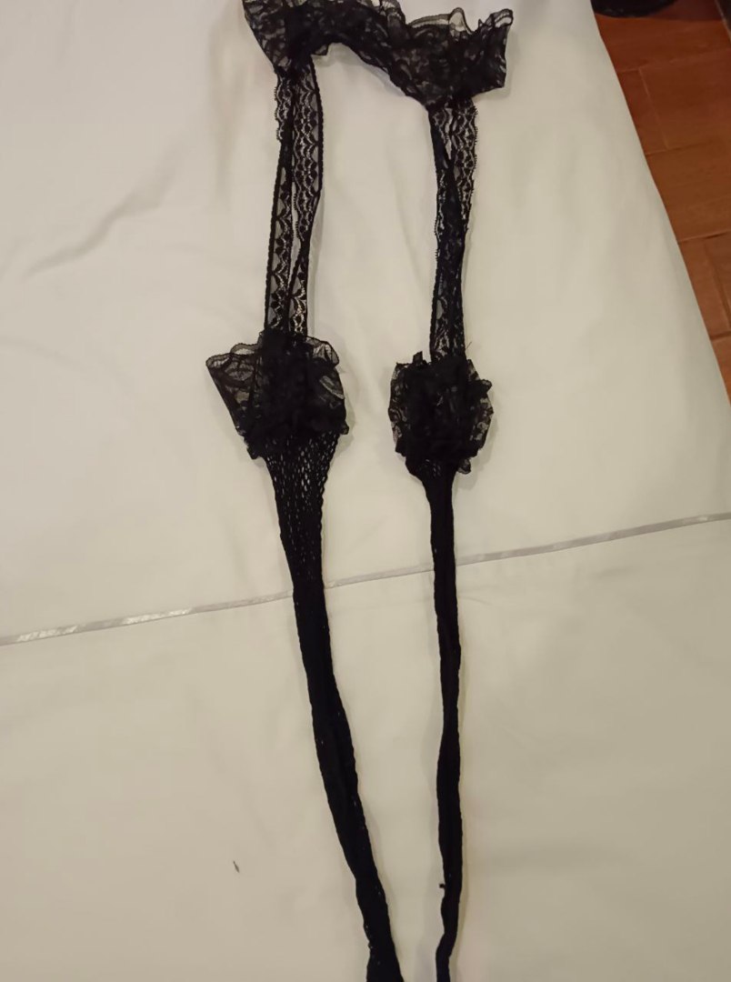 身材火辣的御姐级女性身着开档黑丝制服遭金主深度调教