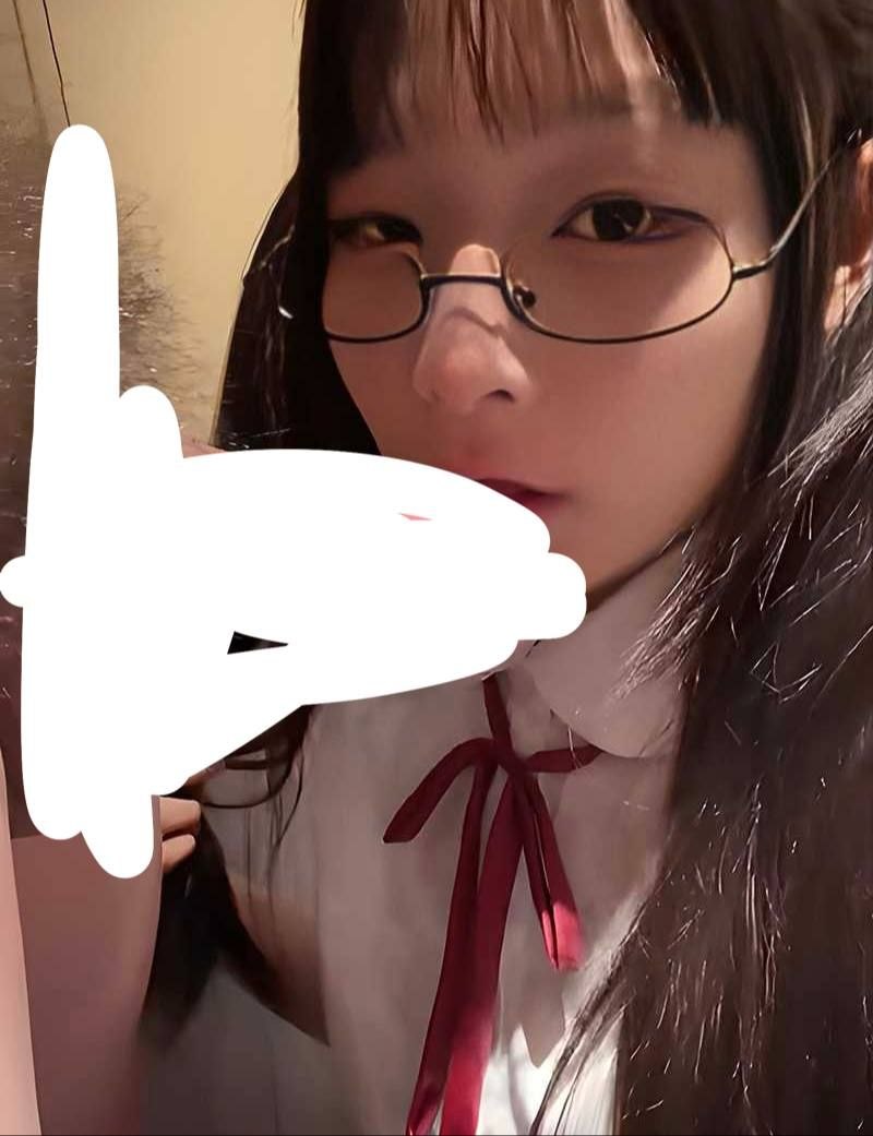 网红咪咪条发布双马尾粉色系自拍展示甜酷风格引发广泛关注