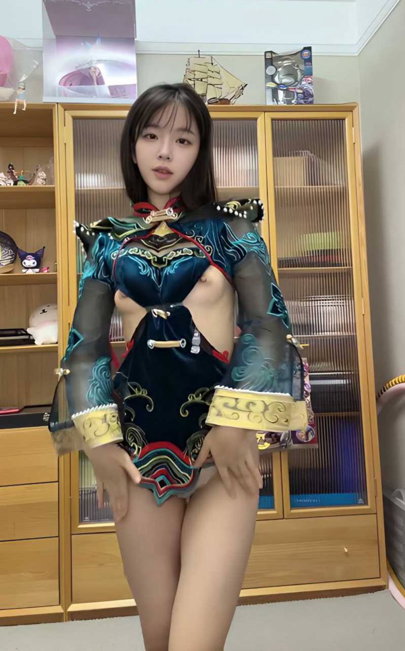 B站瑜伽网红缘樱澪被曝私下定制情趣福利，榜一大航海销号疑与金主同游