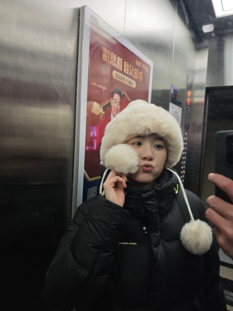 陕西清纯女大学生私下拍摄反差色情视频主动索求性爱