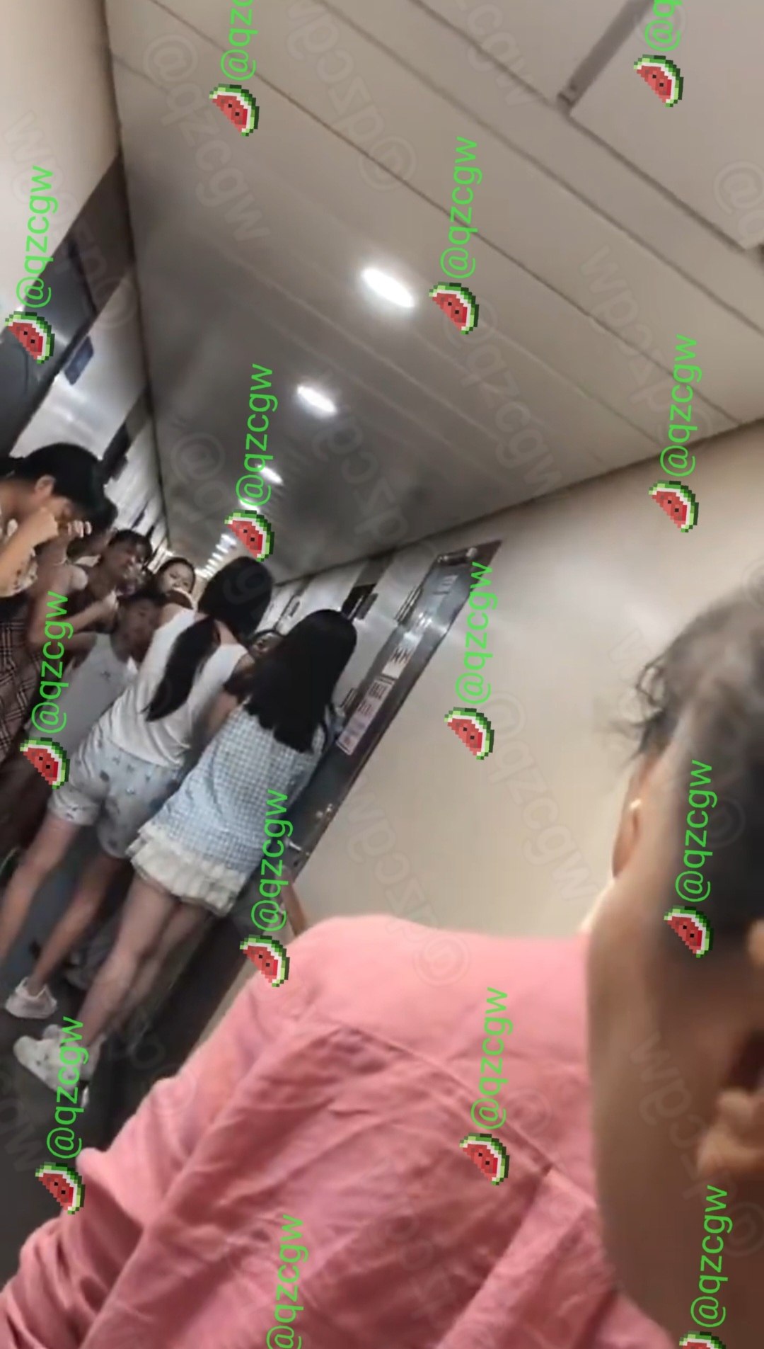 威海至首尔跨国轮船发生激烈肢体冲突多名中国女性当众群殴吓坏韩国乘客