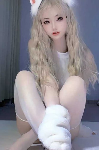 某女主播开启双视角直播通过穿戴肛塞链珠与湿身舞姿进行高尺度自我调教