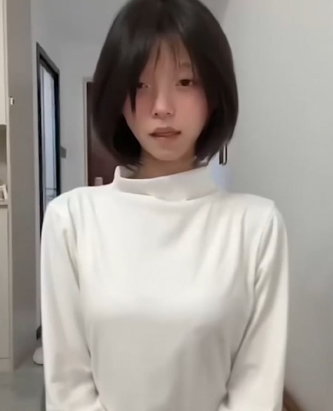 抖音五十万粉丝网红铃因男厕露脸性爱视频流出被曝曾是福利姬