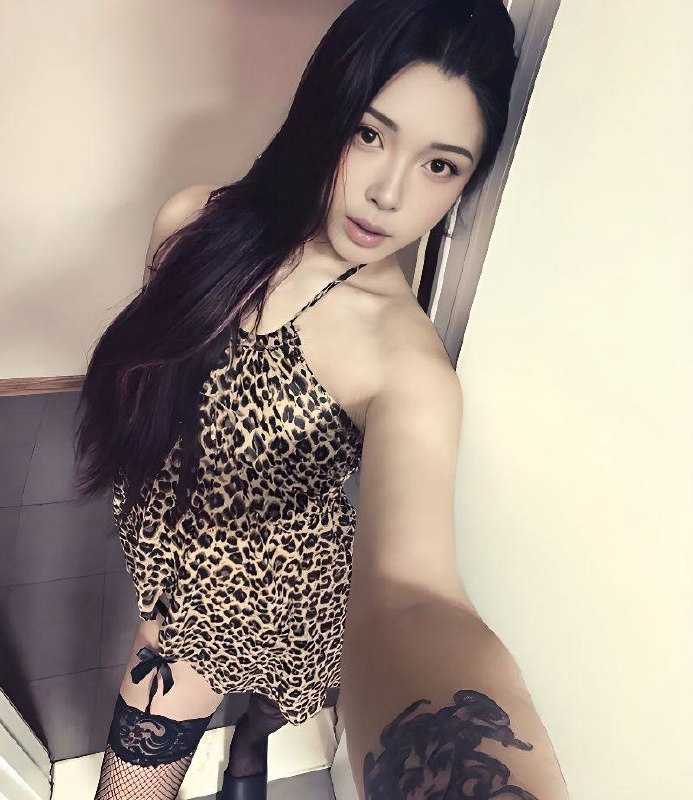 抖音网红泡芙老师线下约炮视频流出被指无套后入且纹身细节对上本人