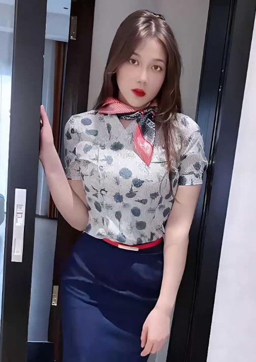 抖音网红可可西发布露骨视频包含后备箱撅臀与楼梯间褪裤等户外露出内容