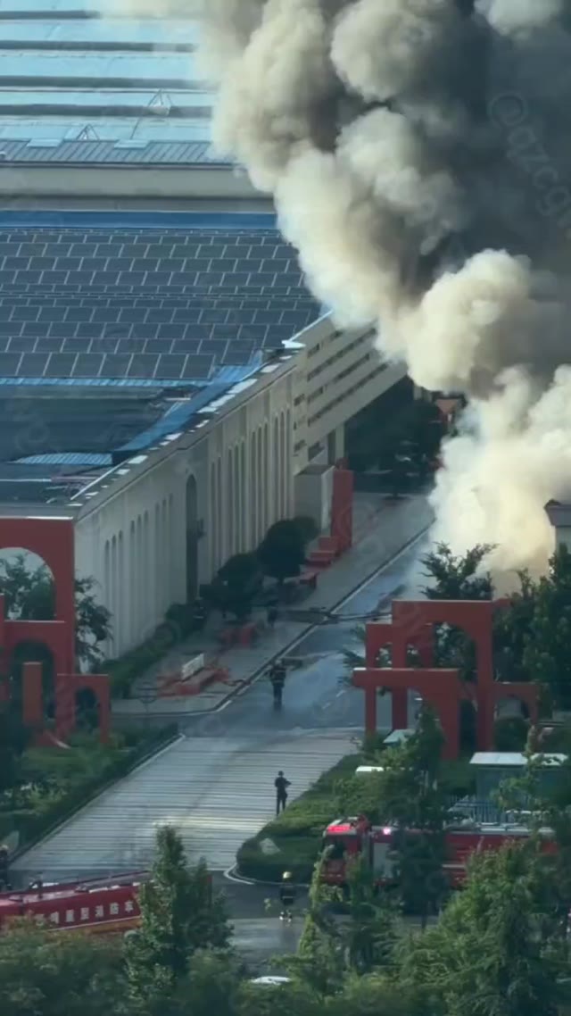山东淄博临淄区硕冠酒店突发猛烈火灾导致建筑设施严重损毁