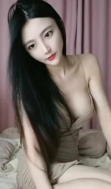知名网红骚妇猫猫私密视频遭泄露昔日清纯形象在激战中彻底崩塌