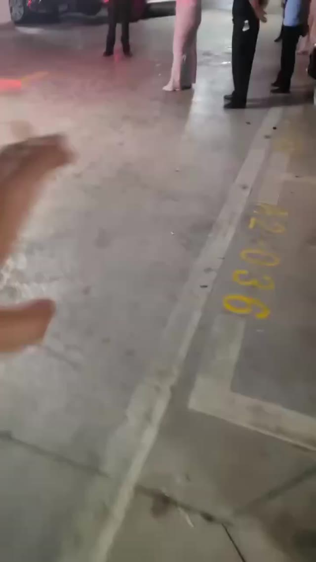 长沙市体育局干部彭幕曦因违规占用车位被停职处理