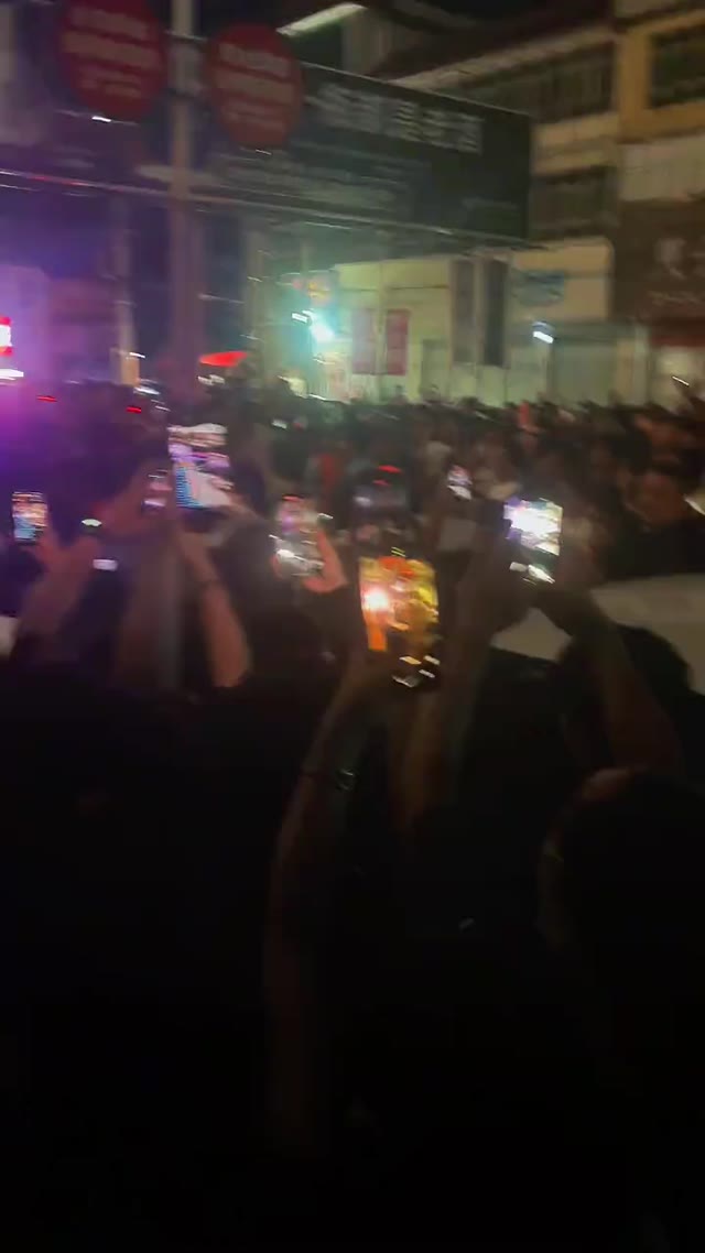 河北胜芳一知名女主播被榜一大哥带开房遭家属当街拦截并砸车