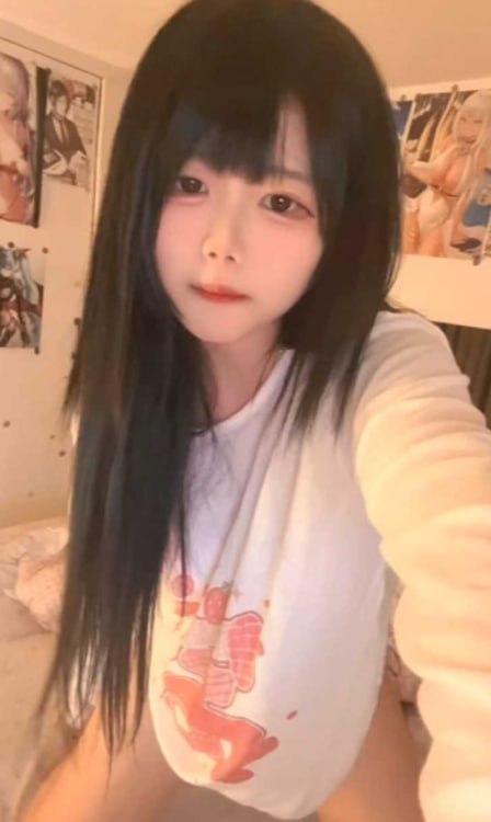 每日大赛 抖音某清纯风大学生博主因发布肉感丰腴自慰特写视频引发关注