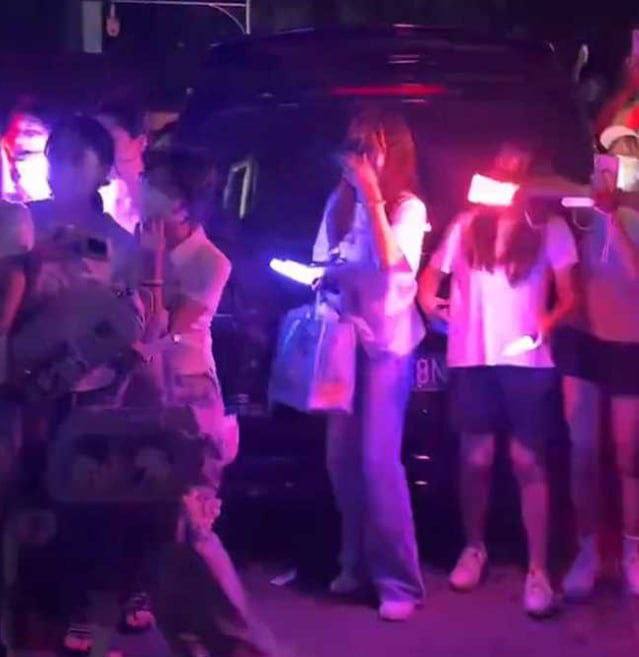 时代峰峻版权纠纷引发线下肢体冲突警方介入处置现场混乱局面