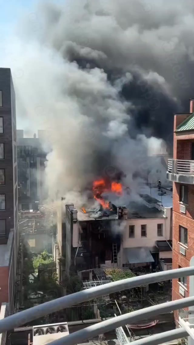 纽约法拉盛男子遭开除后随机纵火烧死三岁女童及三名住户