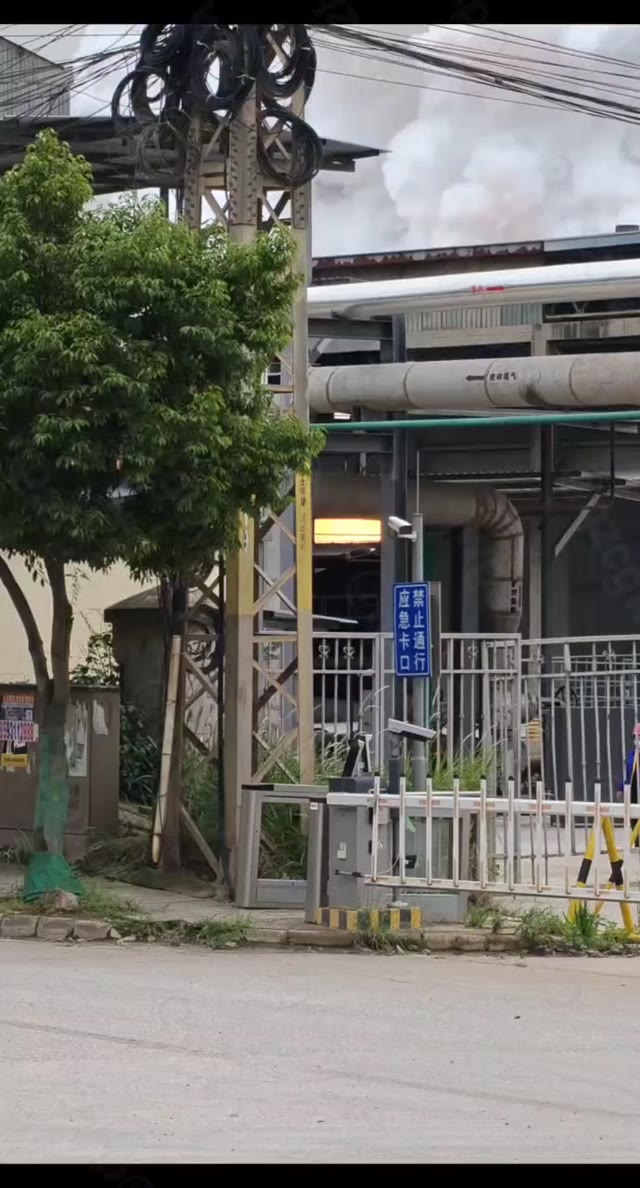 云南昆明晋宁精细化工企业发生黄磷泄漏自燃事故导致大范围浓烟扩散