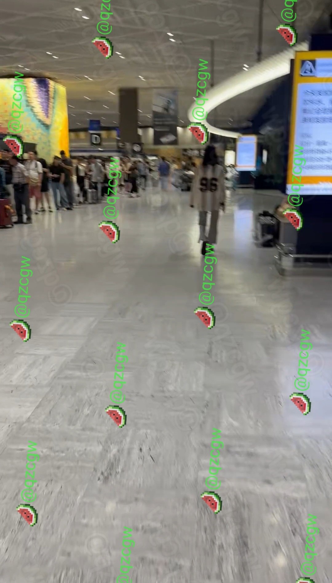 日本千叶暴雨导致成田机场交通全面中断七千名旅客滞留航站楼过夜